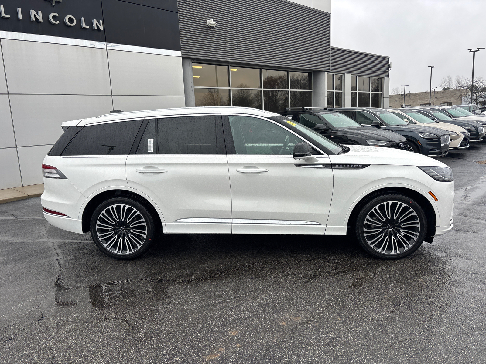 2025 Lincoln Aviator Black Label 8