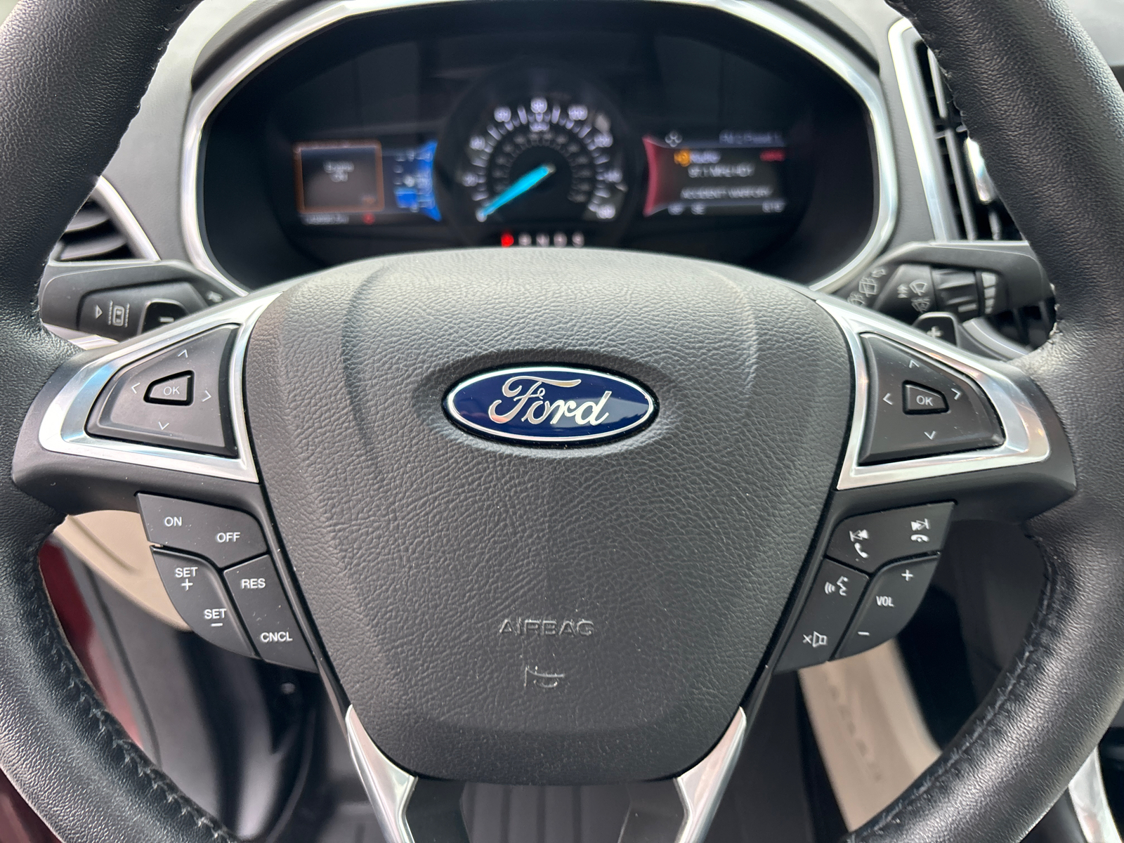 2016 Ford Edge Titanium 16