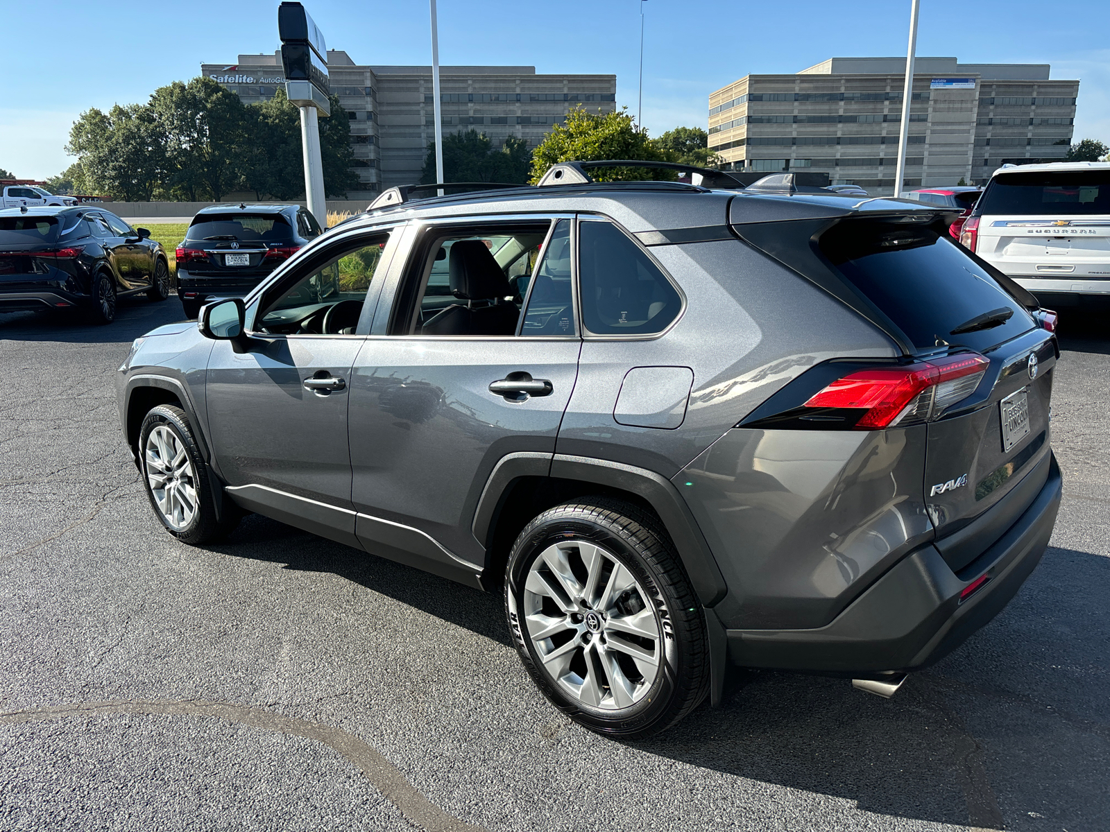 2020 Toyota RAV4 XLE Premium 5