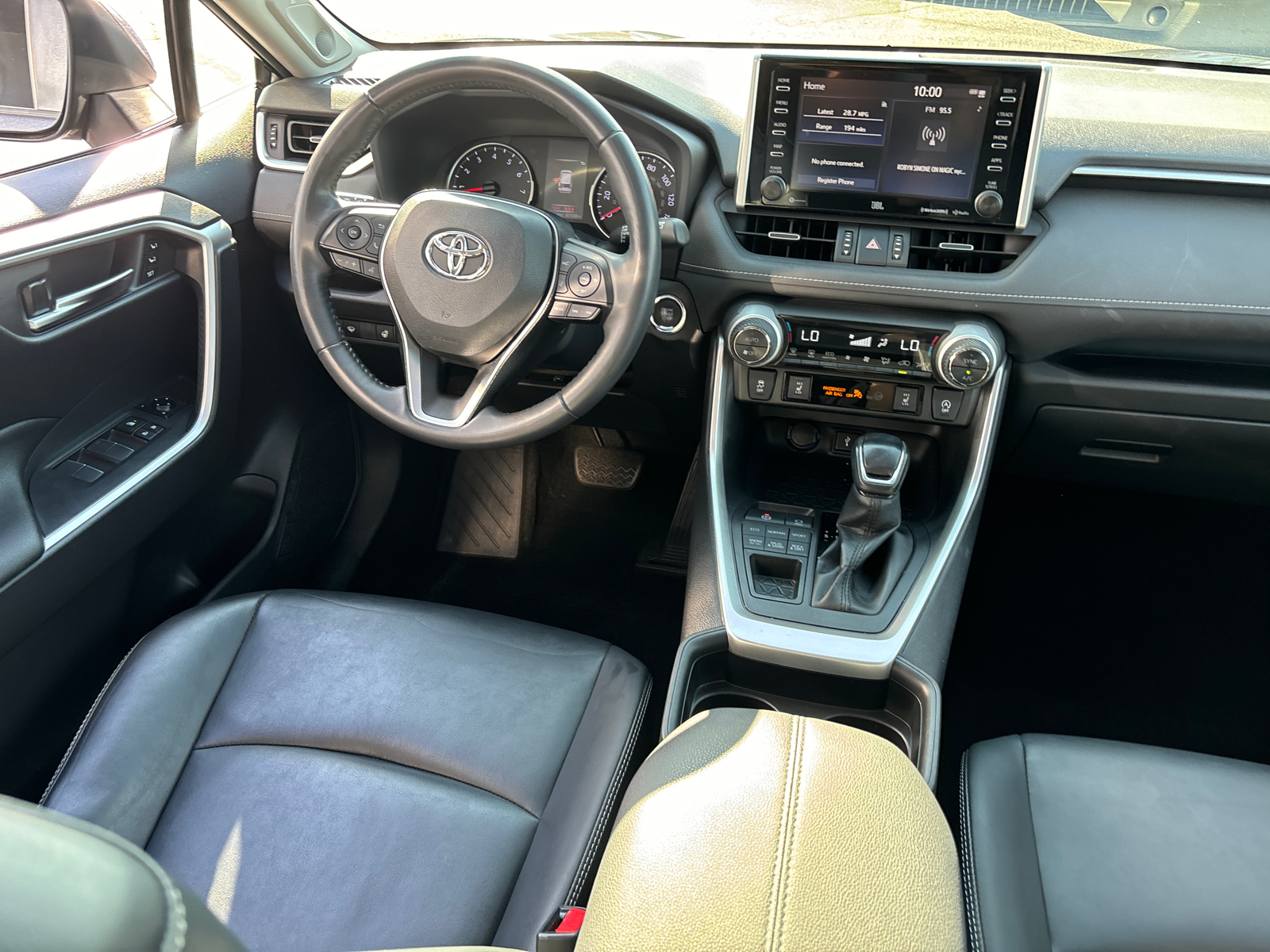 2020 Toyota RAV4 XLE Premium 31