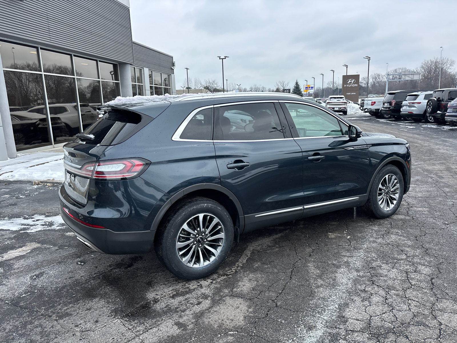 2022 Lincoln Nautilus Standard 7