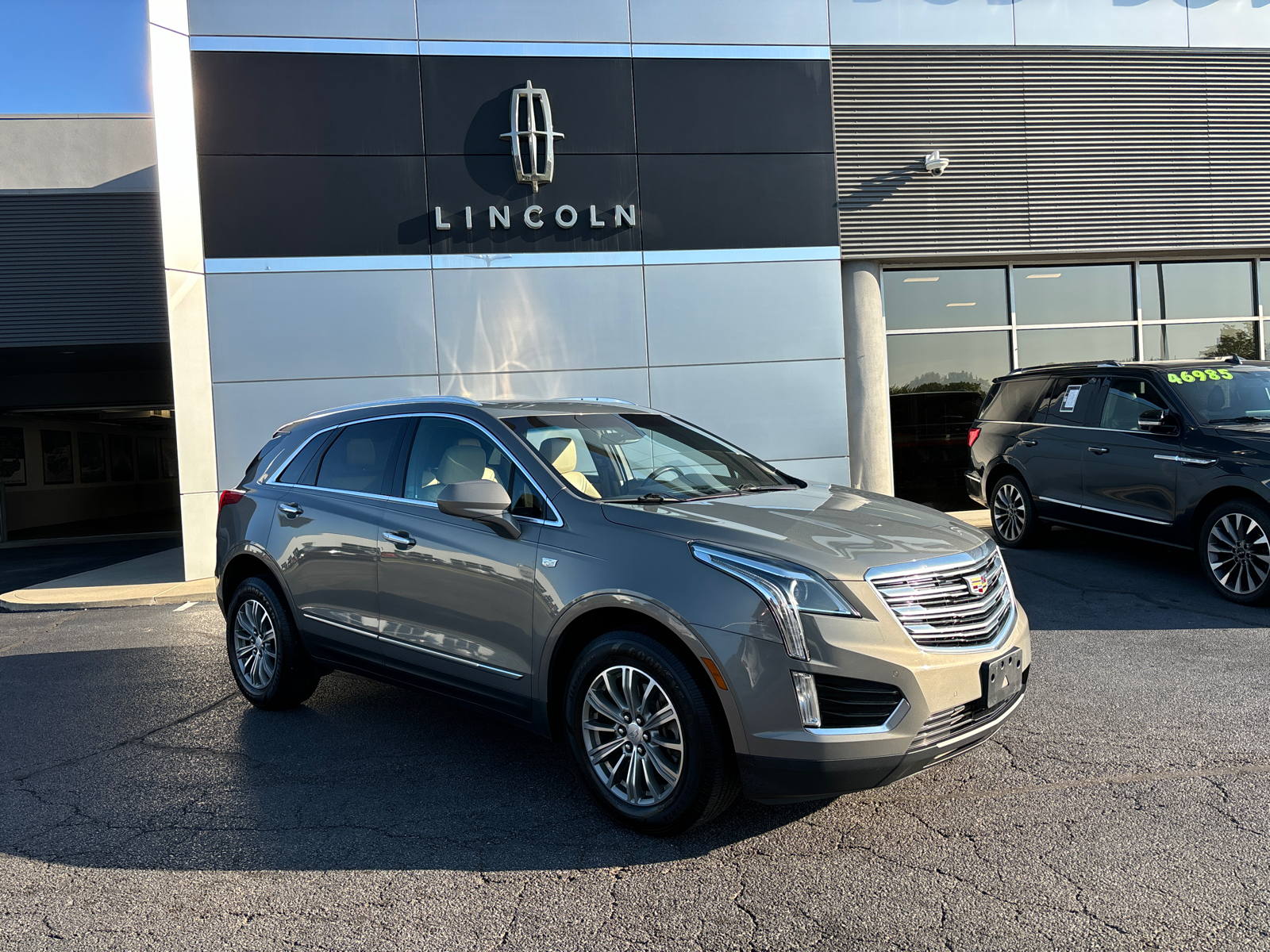 2018 Cadillac XT5 Luxury AWD 1