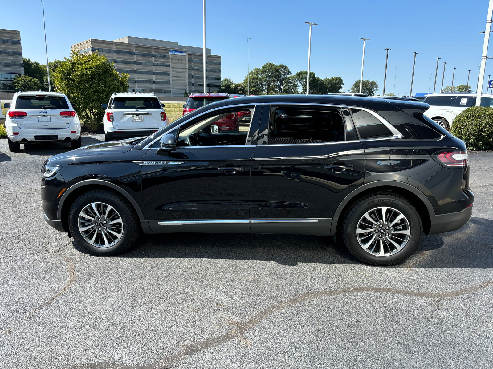 2022 Lincoln Nautilus Standard 4