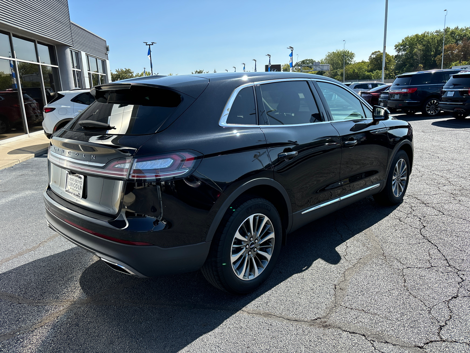 2022 Lincoln Nautilus Standard 7