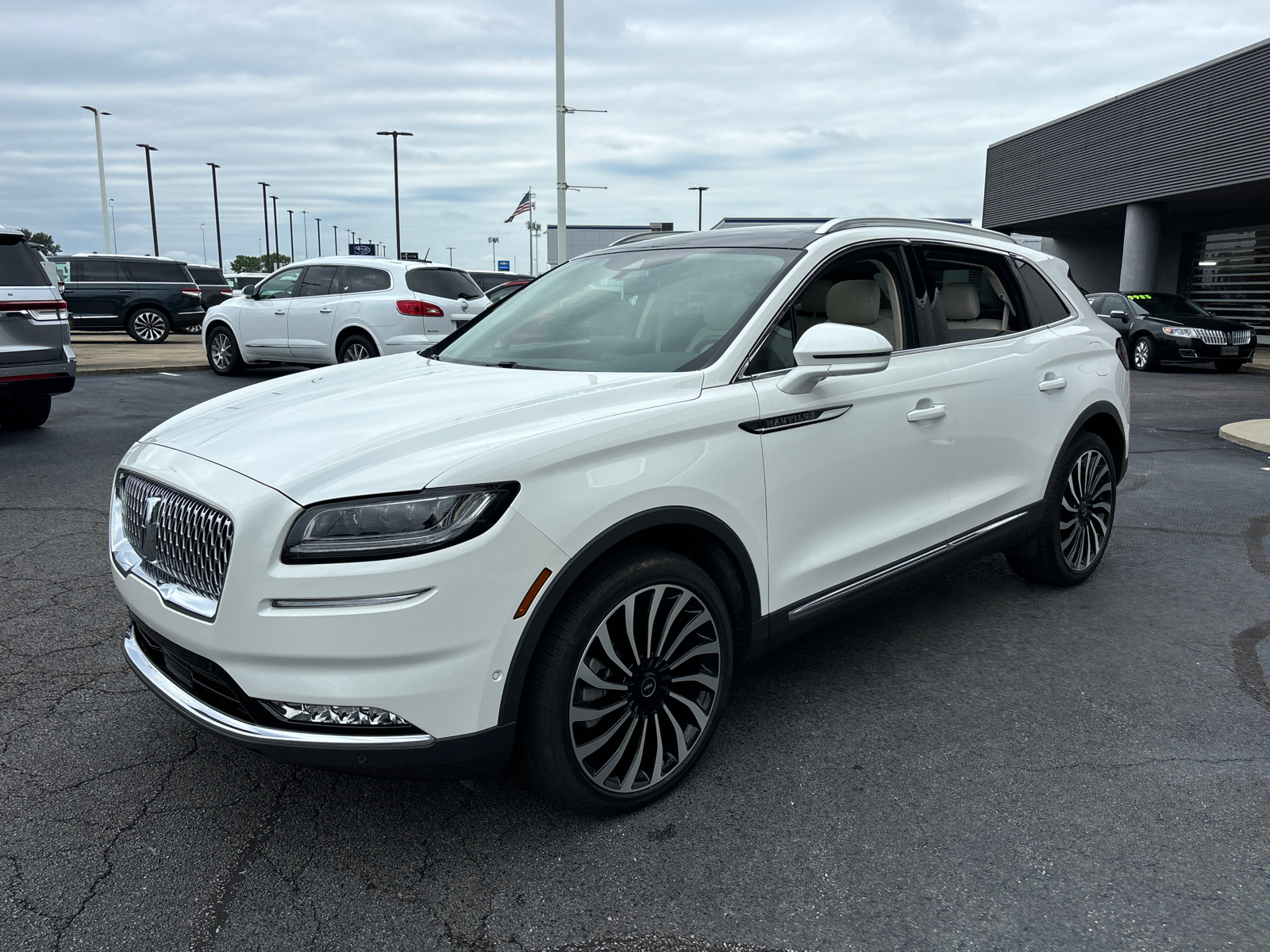 2021 Lincoln Nautilus Black Label 3