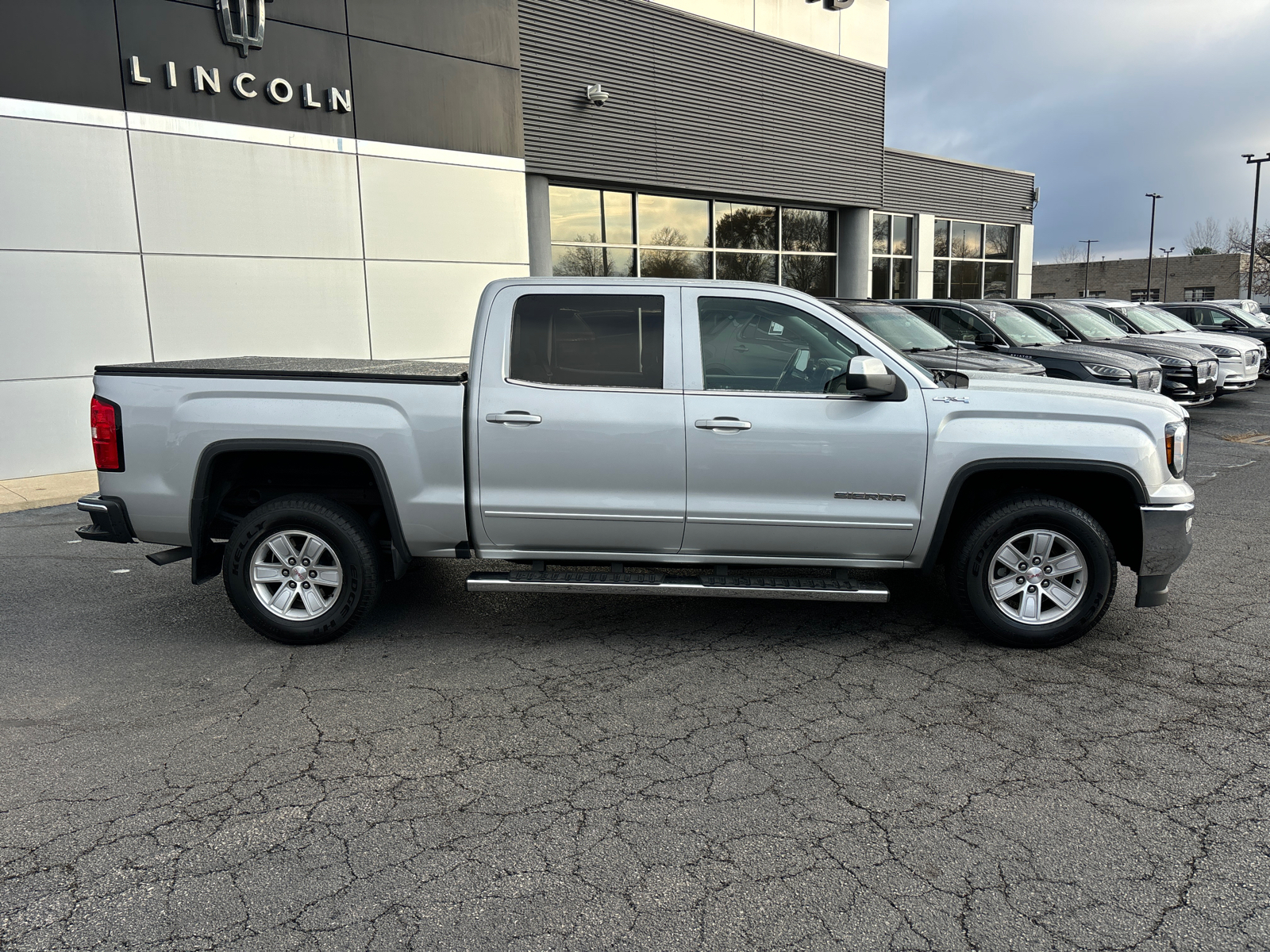 2017 GMC Sierra 1500 SLE 8