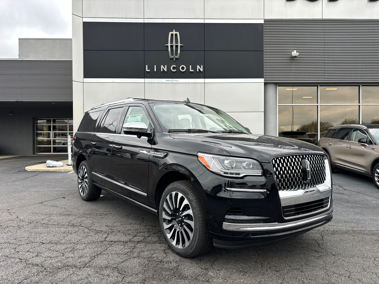 2024 Lincoln Navigator L Black Label 1