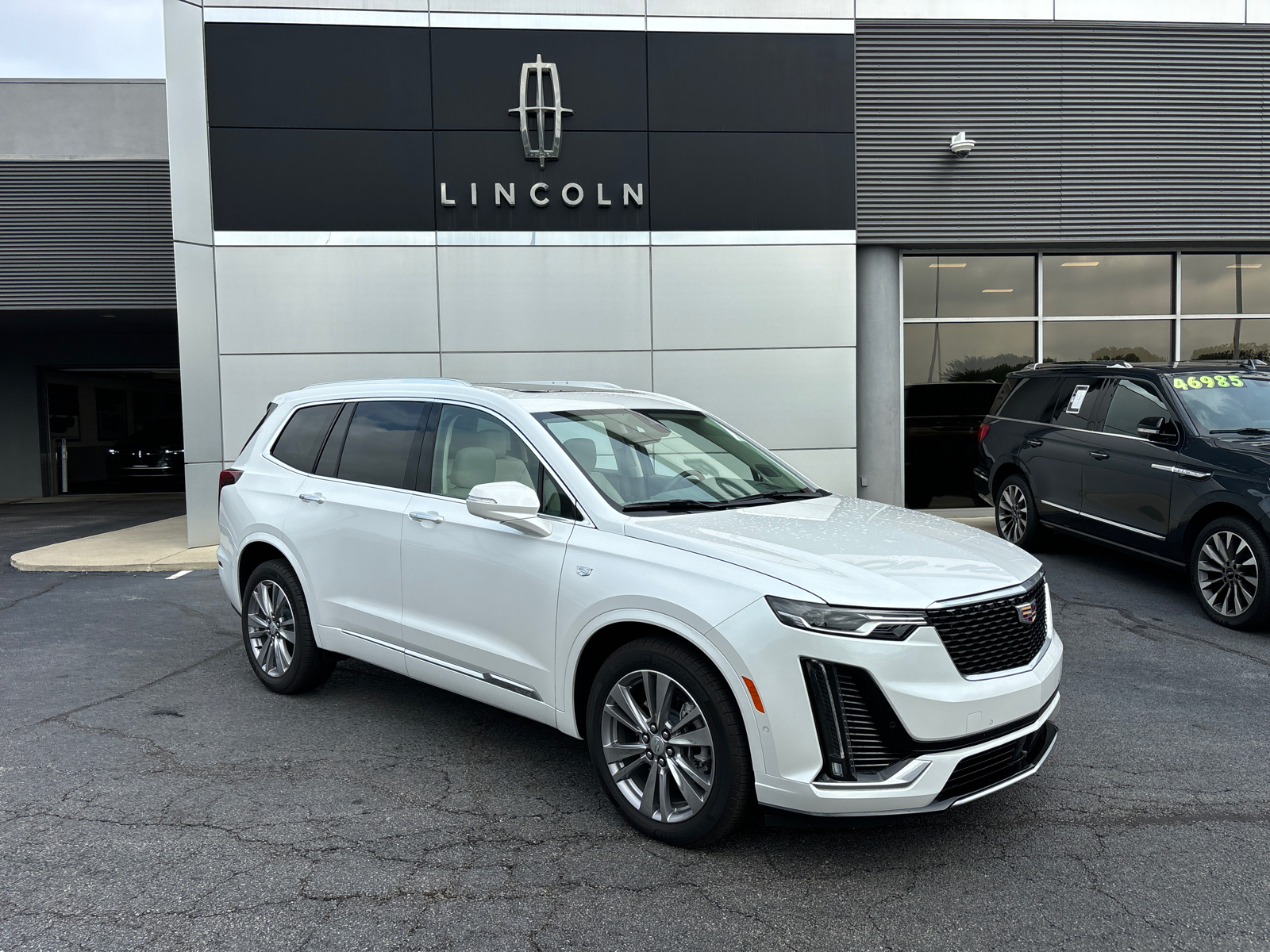 2023 Cadillac XT6 AWD Premium Luxury 1