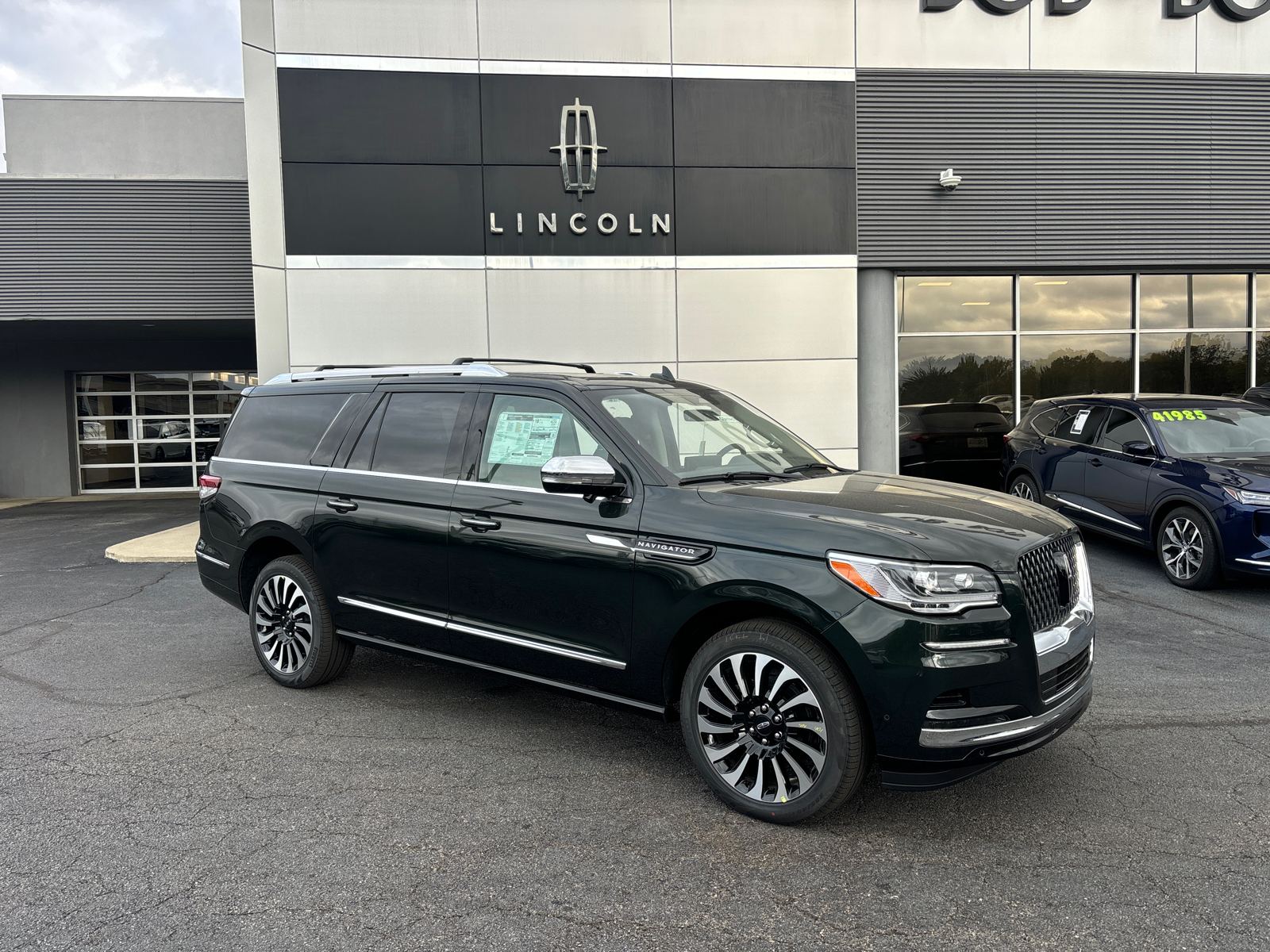 2024 Lincoln Navigator L Black Label 1