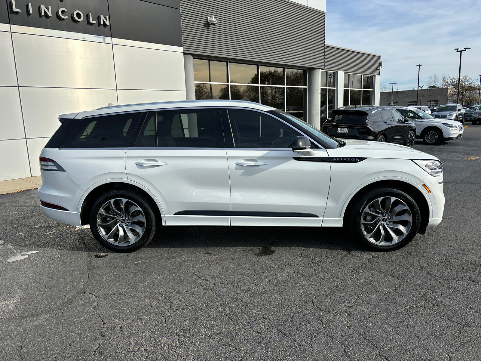 2023 Lincoln Aviator Grand Touring 8