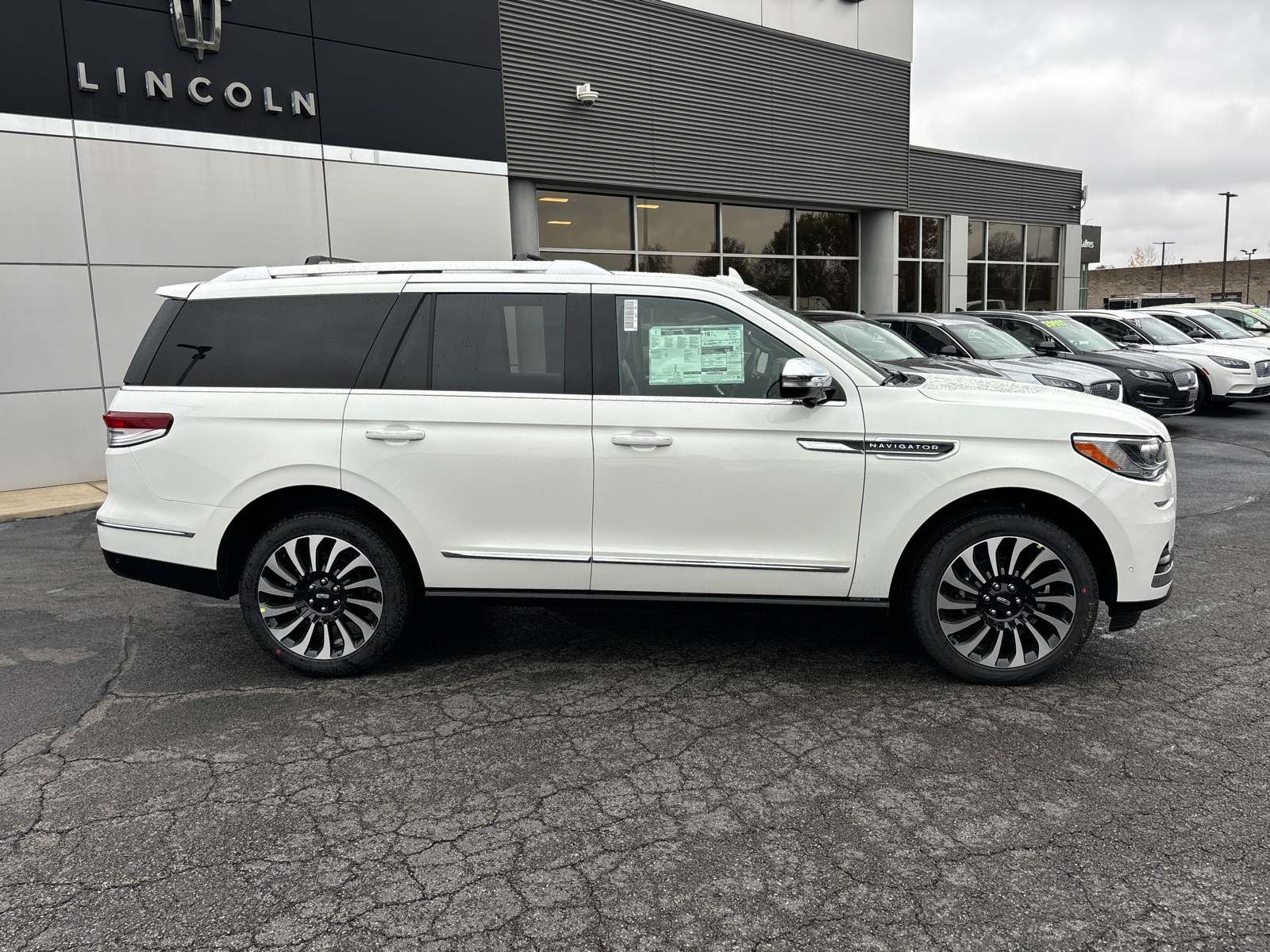 2024 Lincoln Navigator Black Label 8