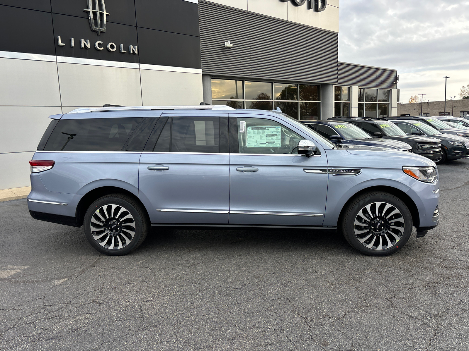 2024 Lincoln Navigator L Black Label 8