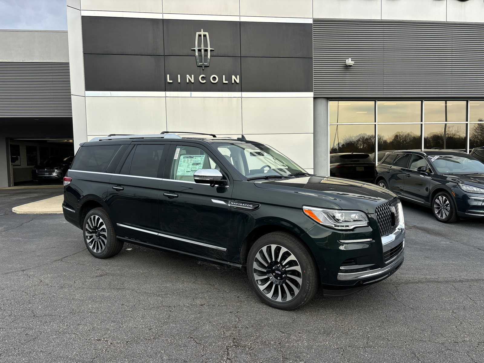 2024 Lincoln Navigator L Black Label 1