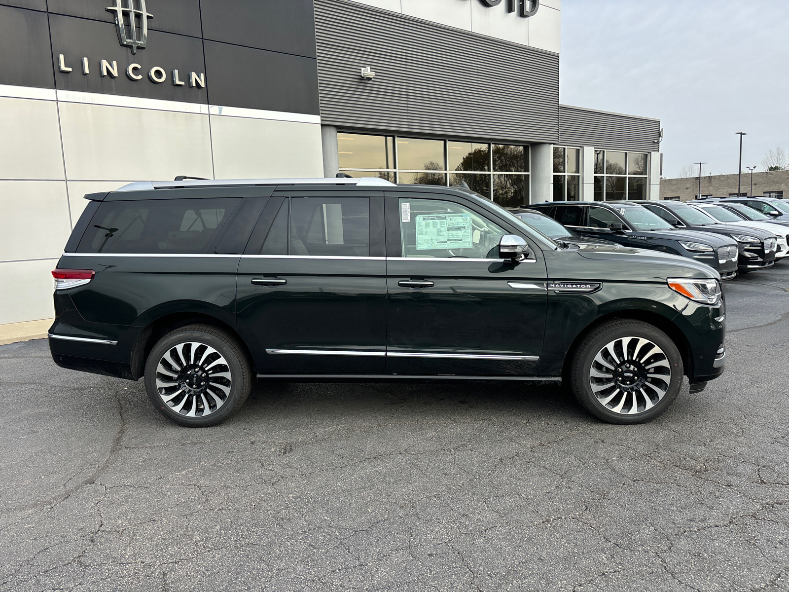 2024 Lincoln Navigator L Black Label 8