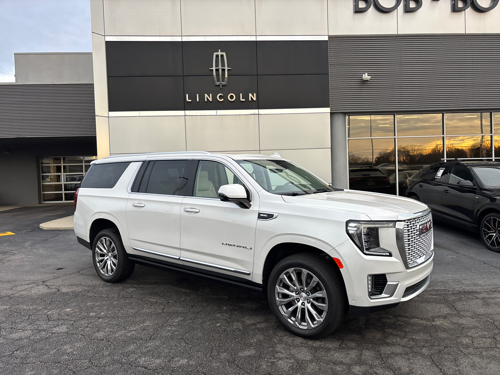 2023 GMC Yukon XL Denali 1