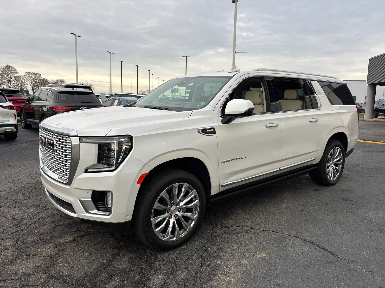 2023 GMC Yukon XL Denali 3