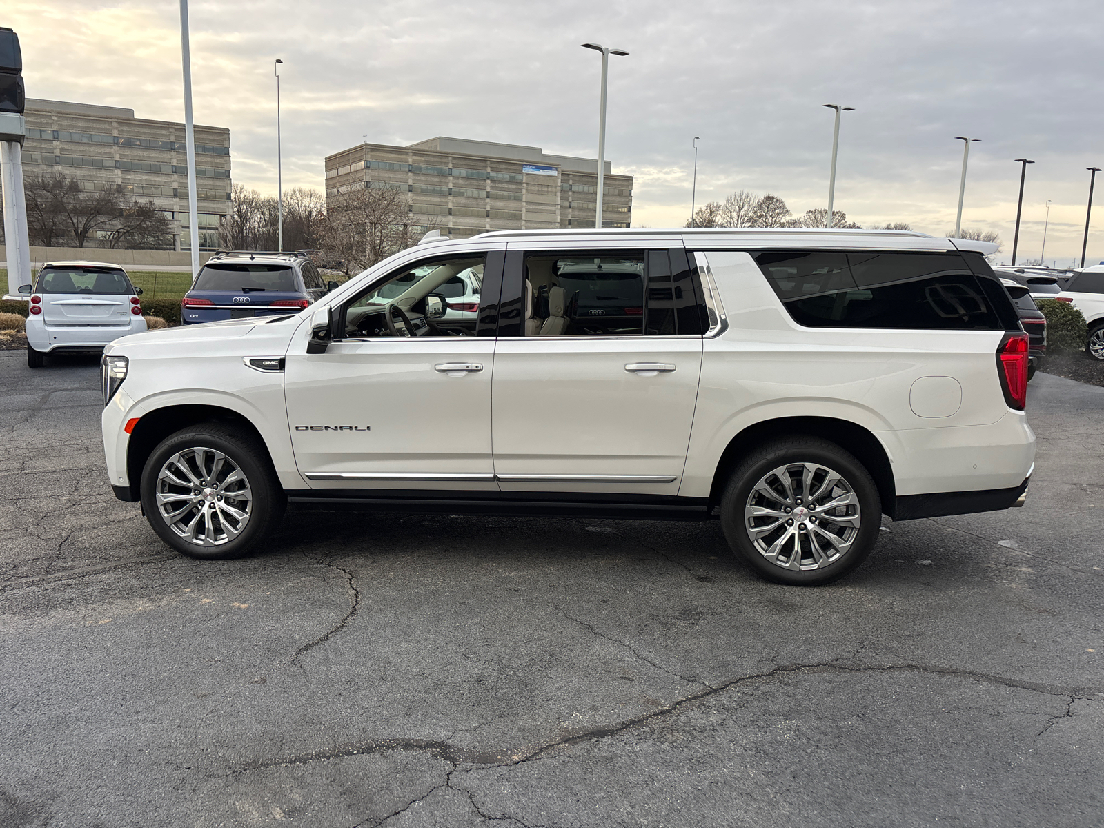 2023 GMC Yukon XL Denali 4