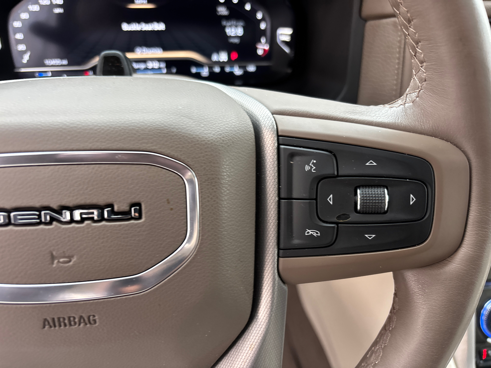 2023 GMC Yukon XL Denali 18