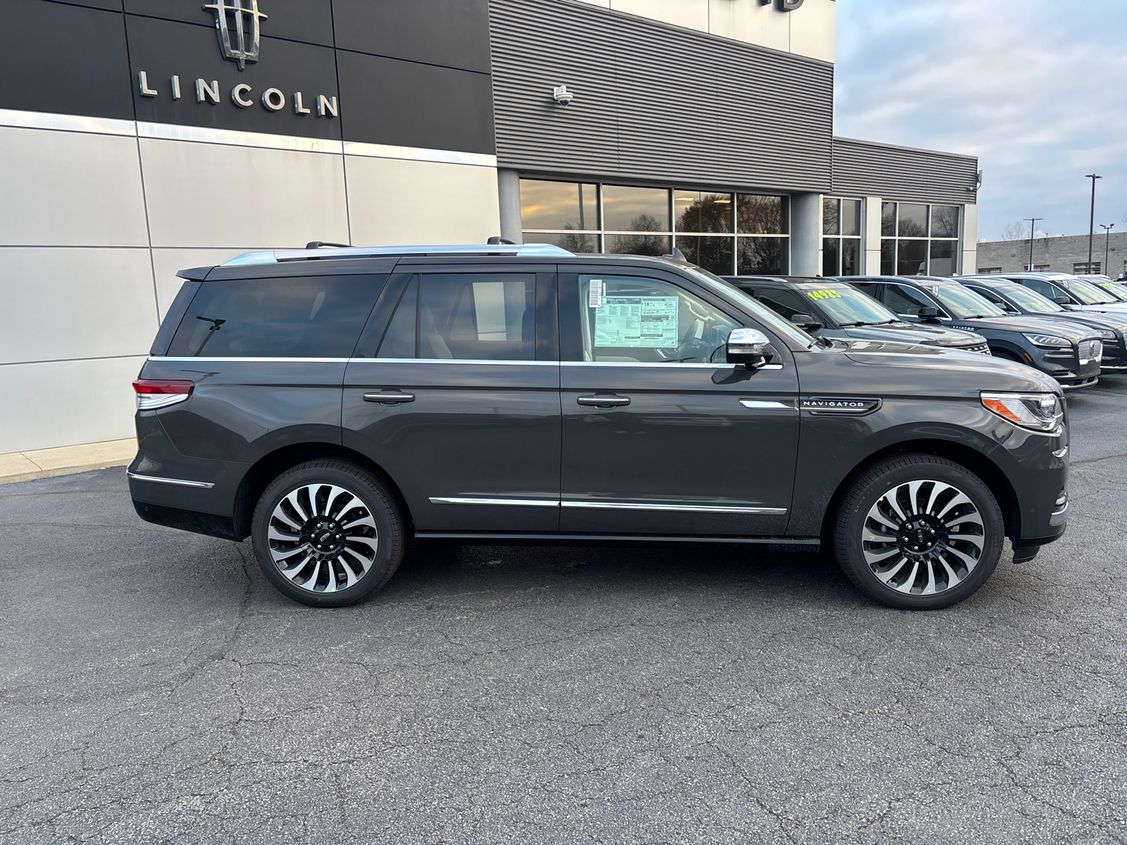 2024 Lincoln Navigator Black Label 8