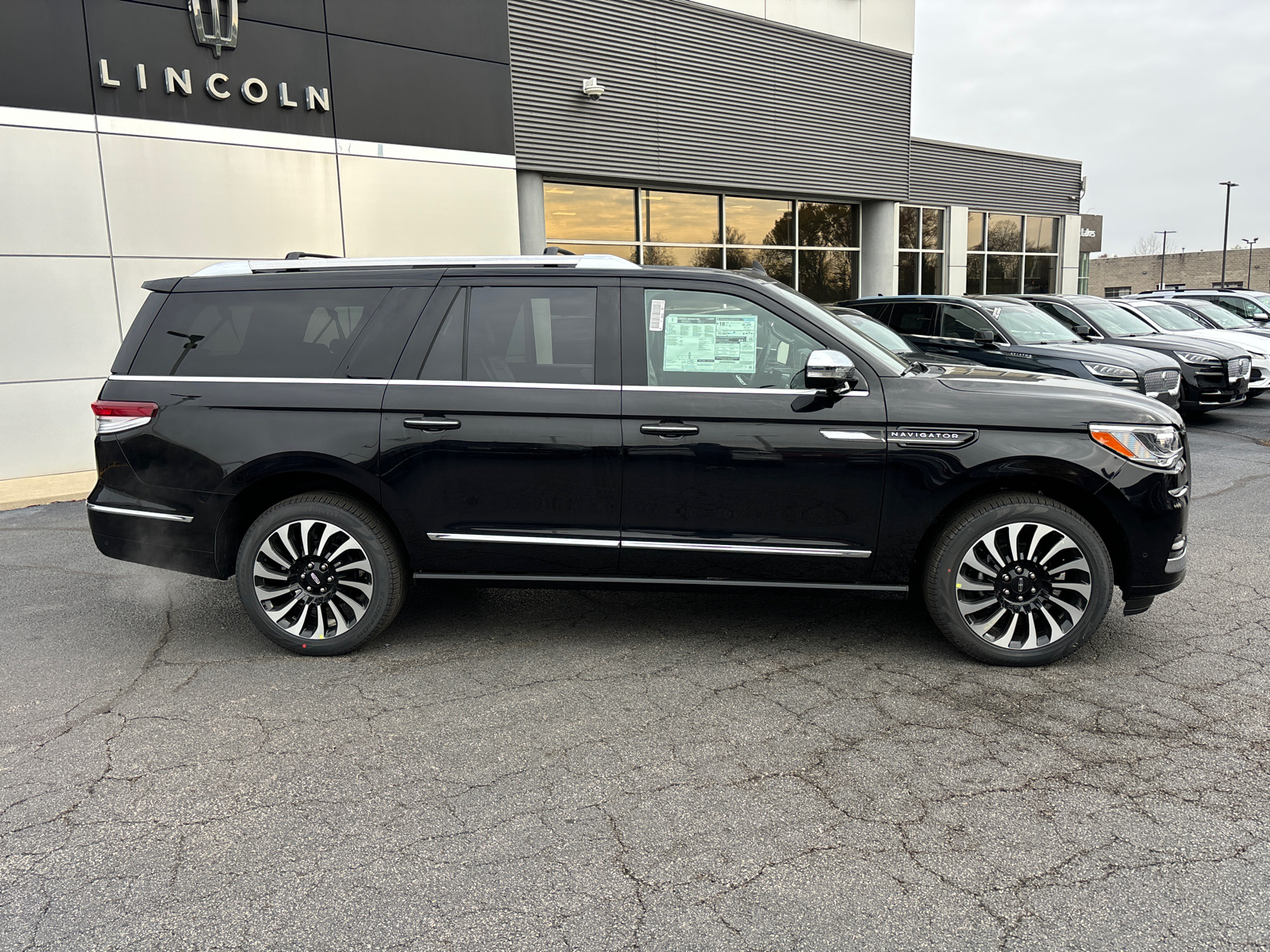 2024 Lincoln Navigator L Black Label 8