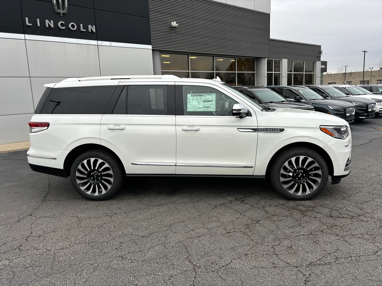 2024 Lincoln Navigator Black Label 8