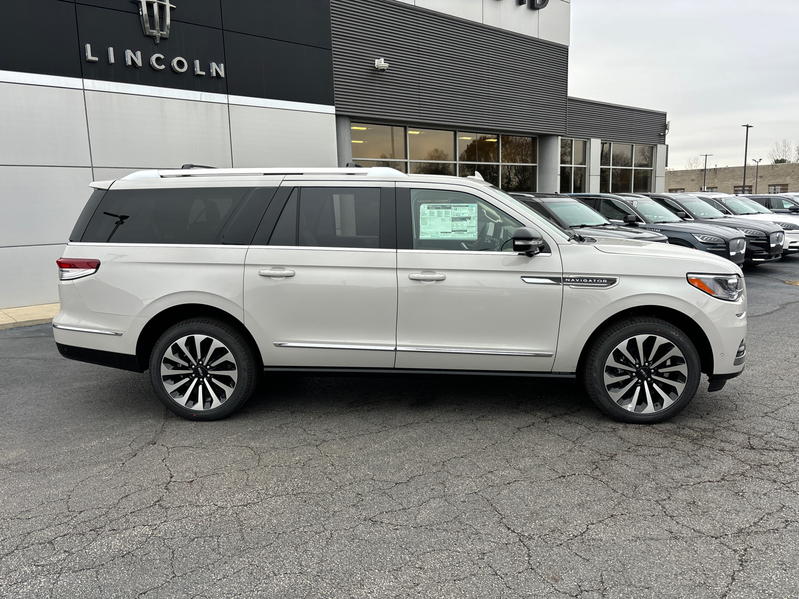 2024 Lincoln Navigator L Reserve 8