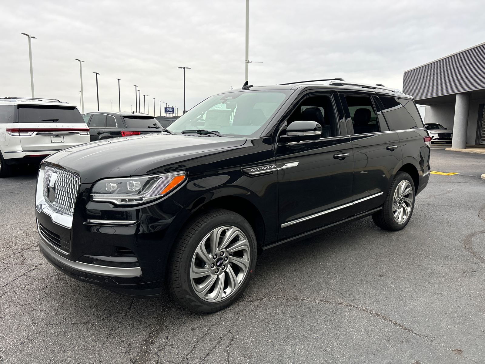 2024 Lincoln Navigator Premiere 3