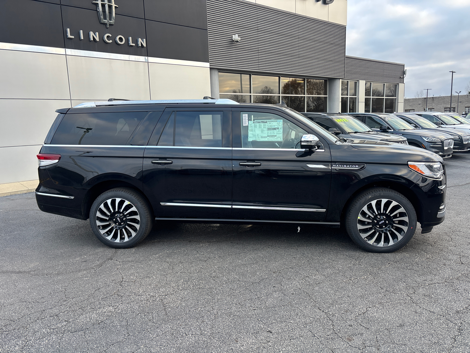 2024 Lincoln Navigator L Black Label 8