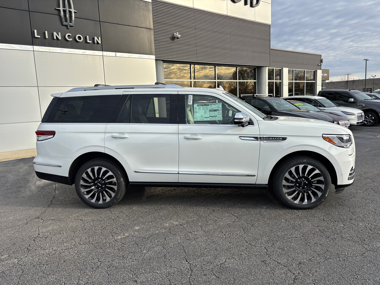 2024 Lincoln Navigator Black Label 8