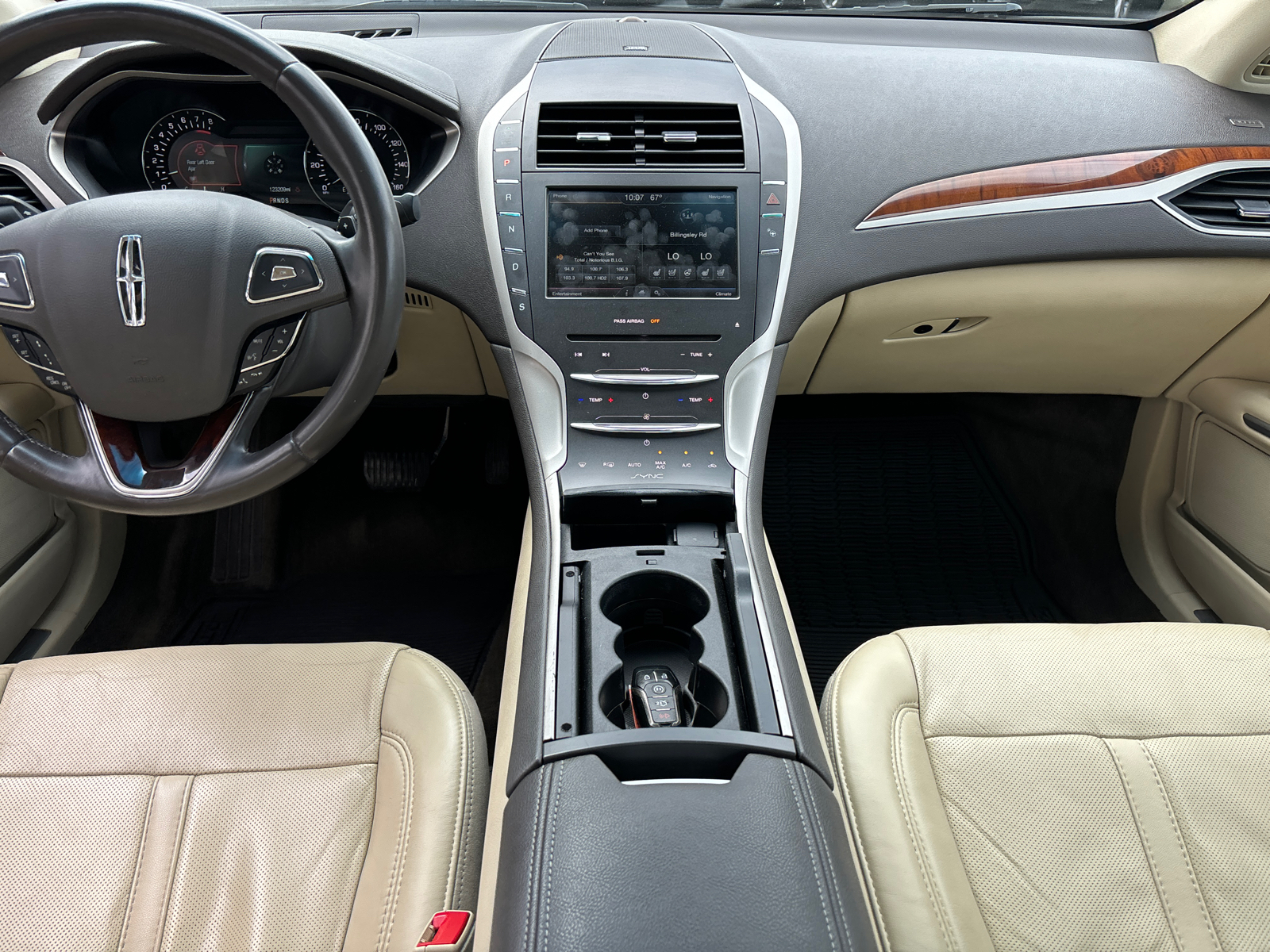 2015 Lincoln MKZ  29