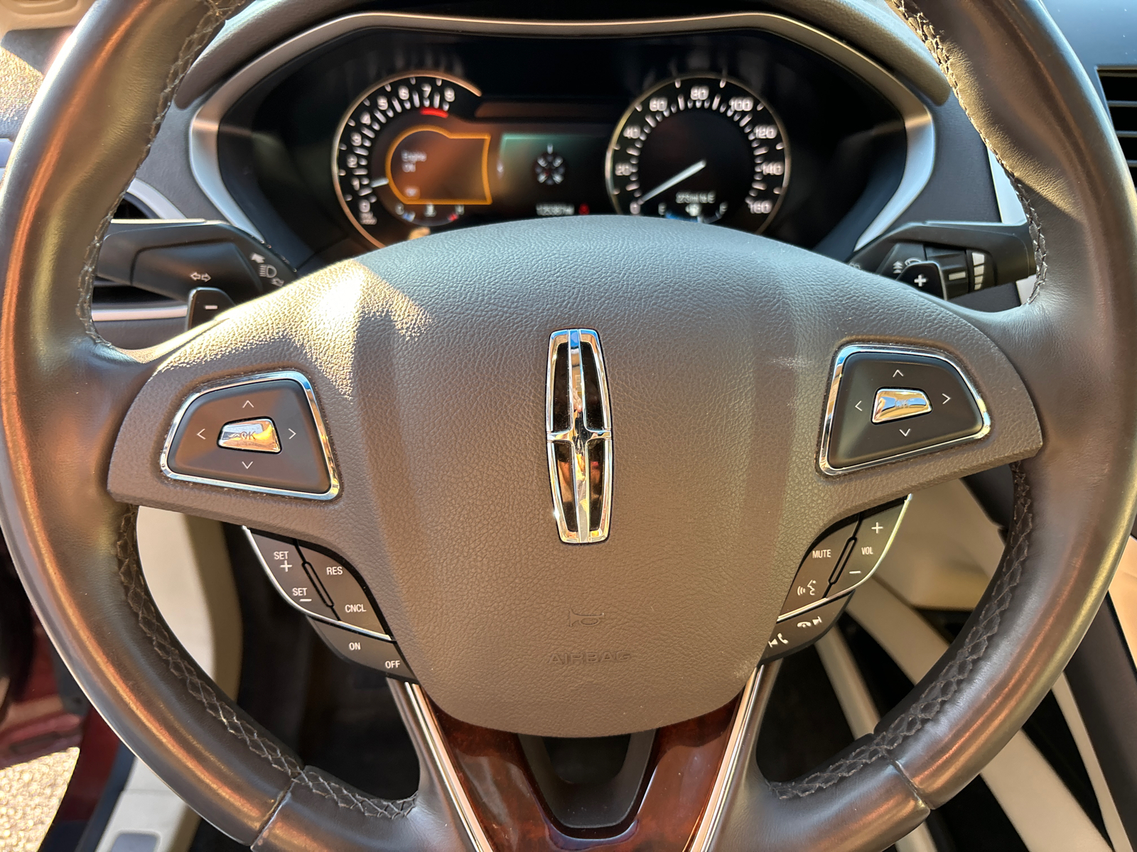 2015 Lincoln MKZ  16