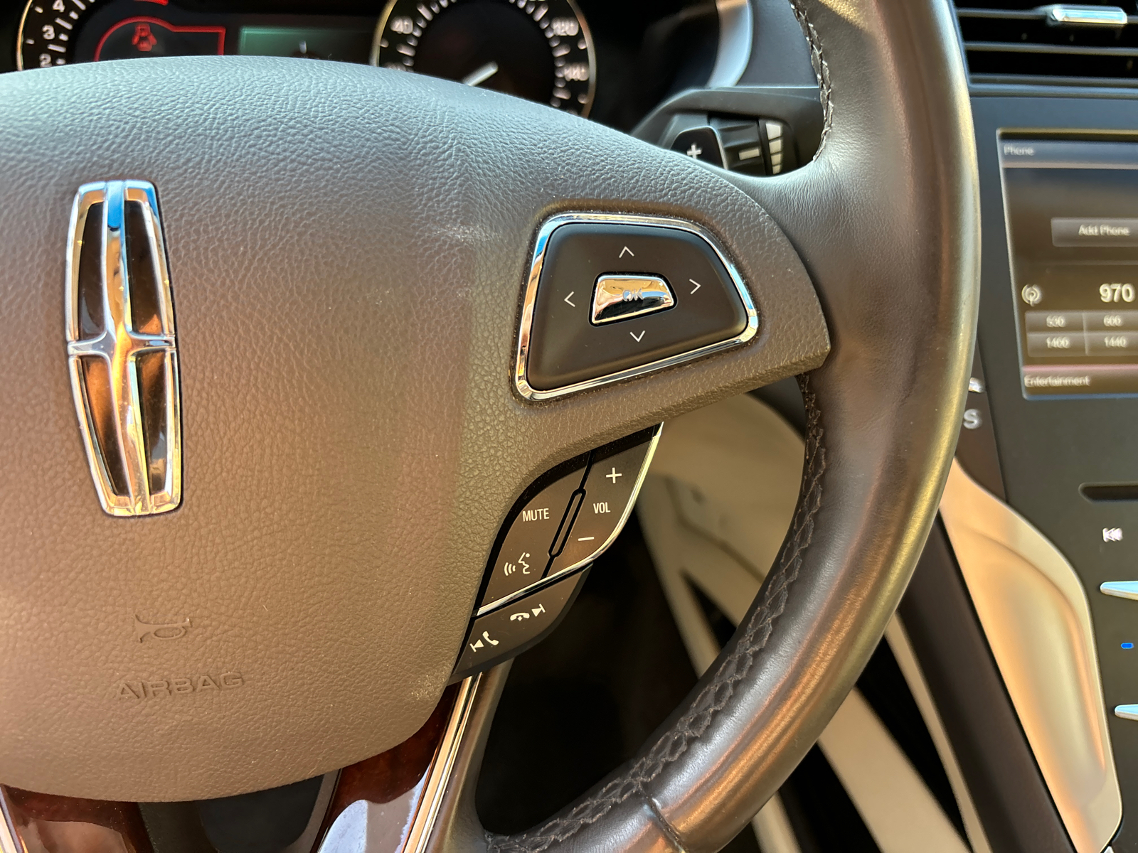 2015 Lincoln MKZ  18