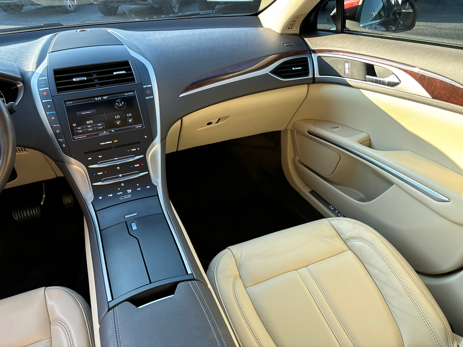 2015 Lincoln MKZ  31