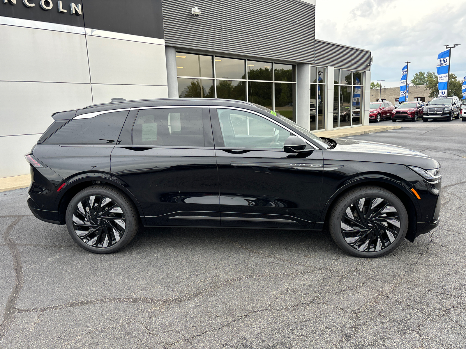 2024 Lincoln Nautilus Black Label 8