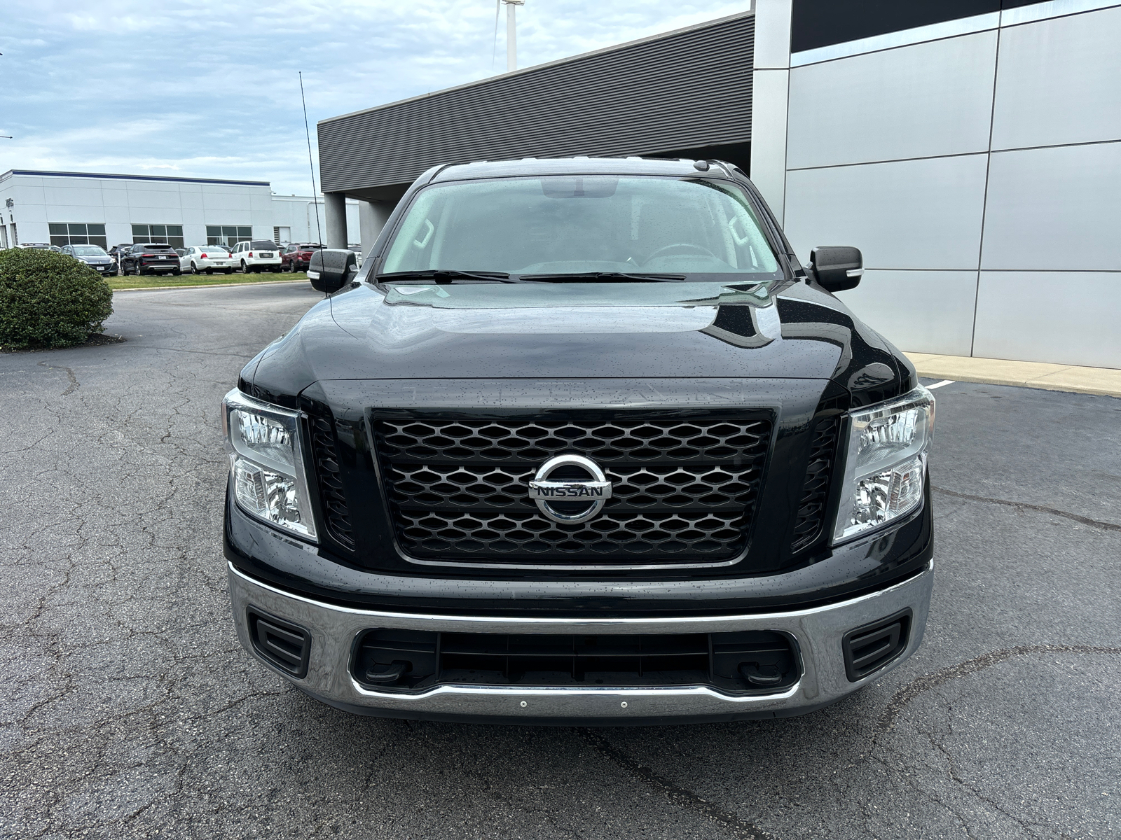 2019 Nissan Titan SV 2