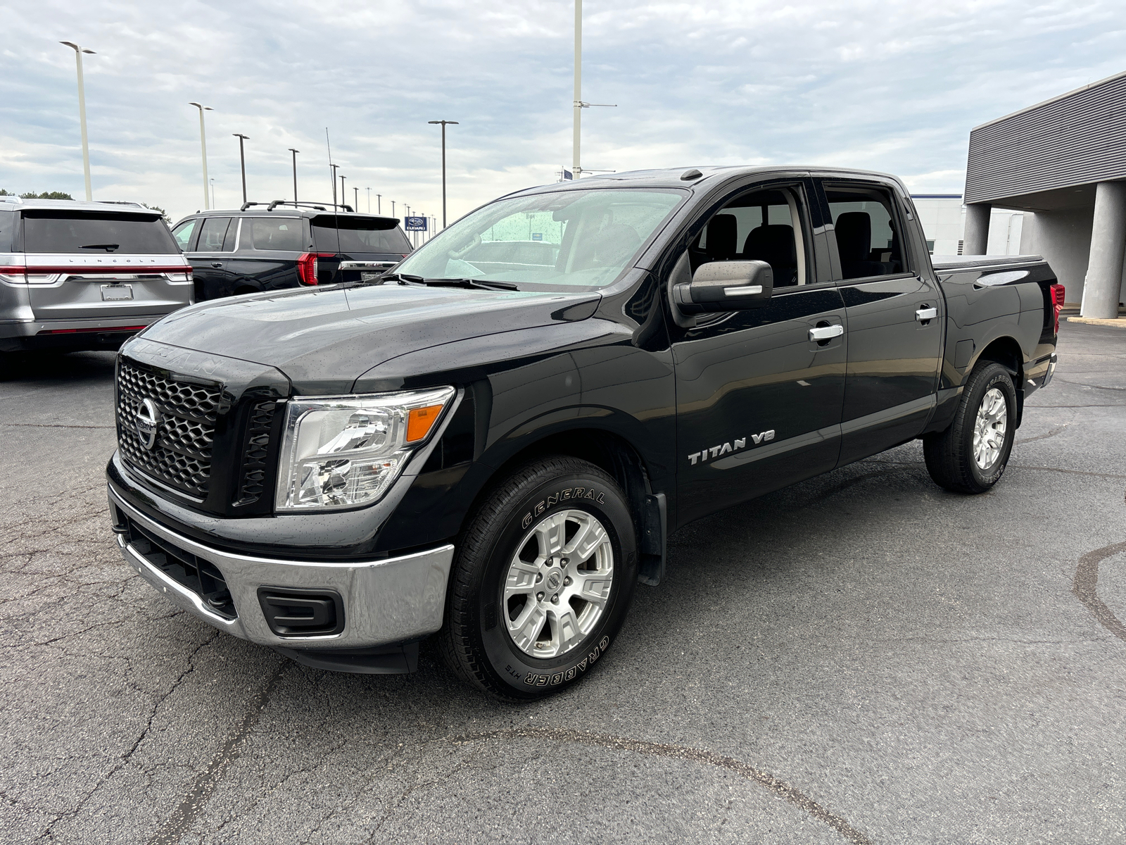 2019 Nissan Titan SV 3