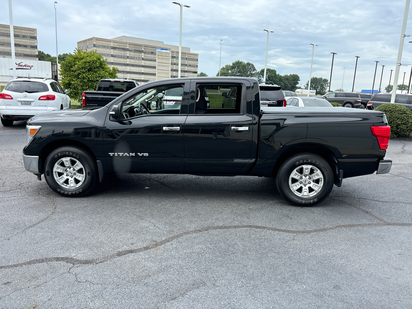 2019 Nissan Titan SV 4