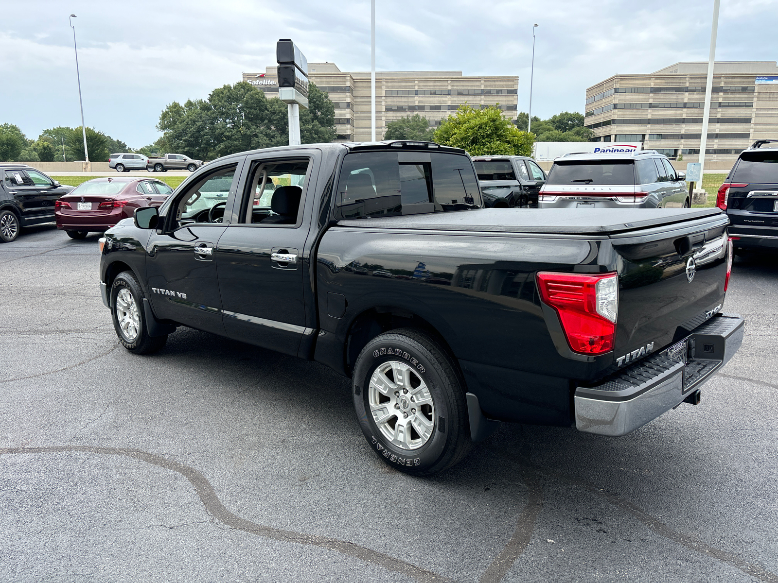 2019 Nissan Titan SV 5