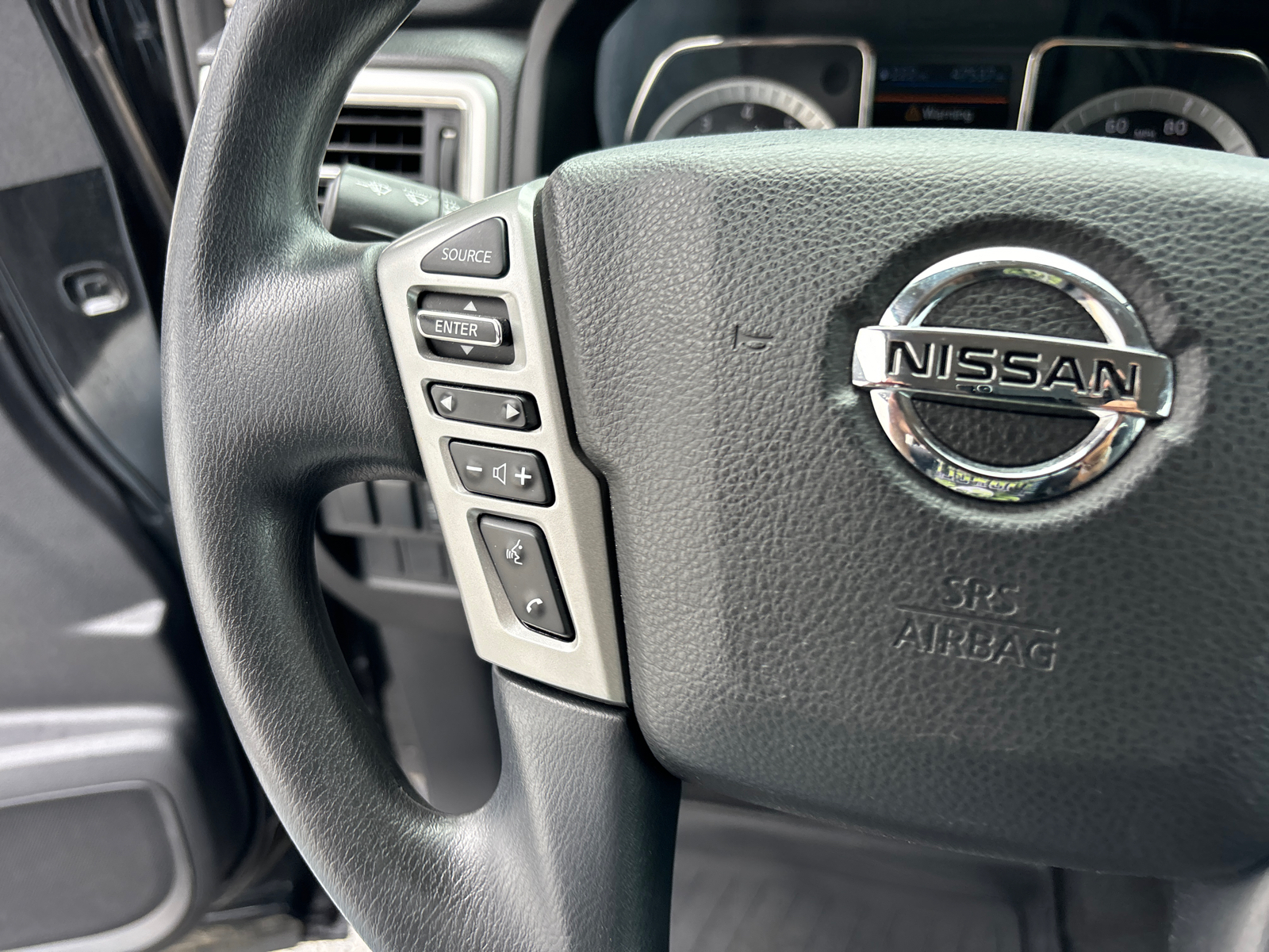 2019 Nissan Titan SV 16