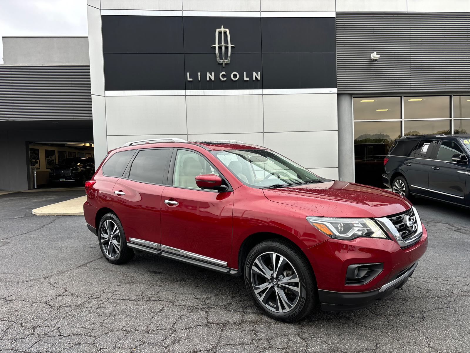 2019 Nissan Pathfinder Platinum 1