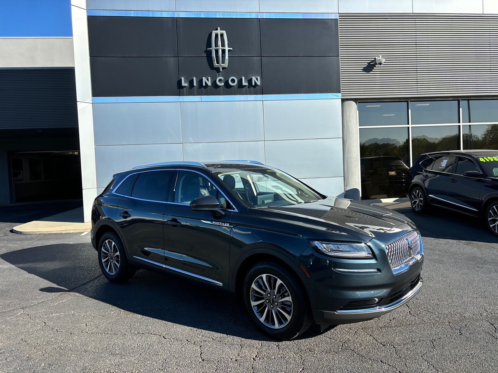 2021 Lincoln Nautilus Standard 1