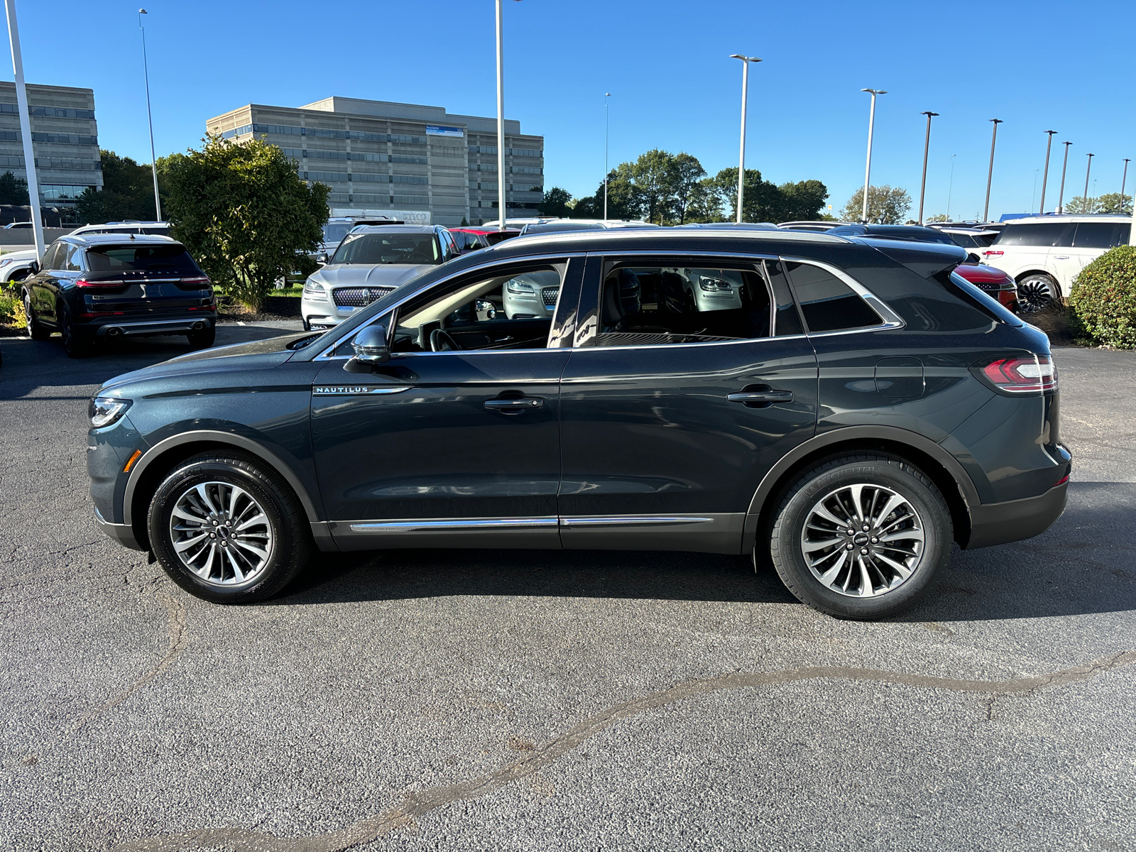 2021 Lincoln Nautilus Standard 4