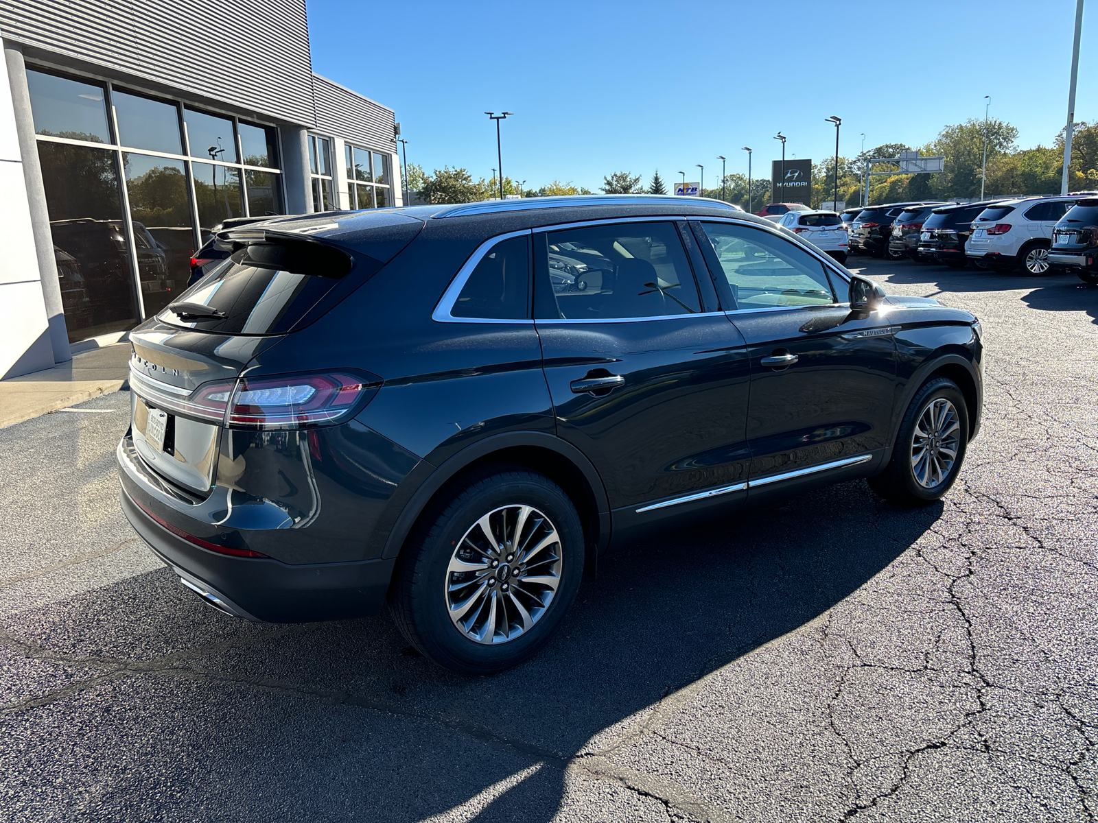 2021 Lincoln Nautilus Standard 7