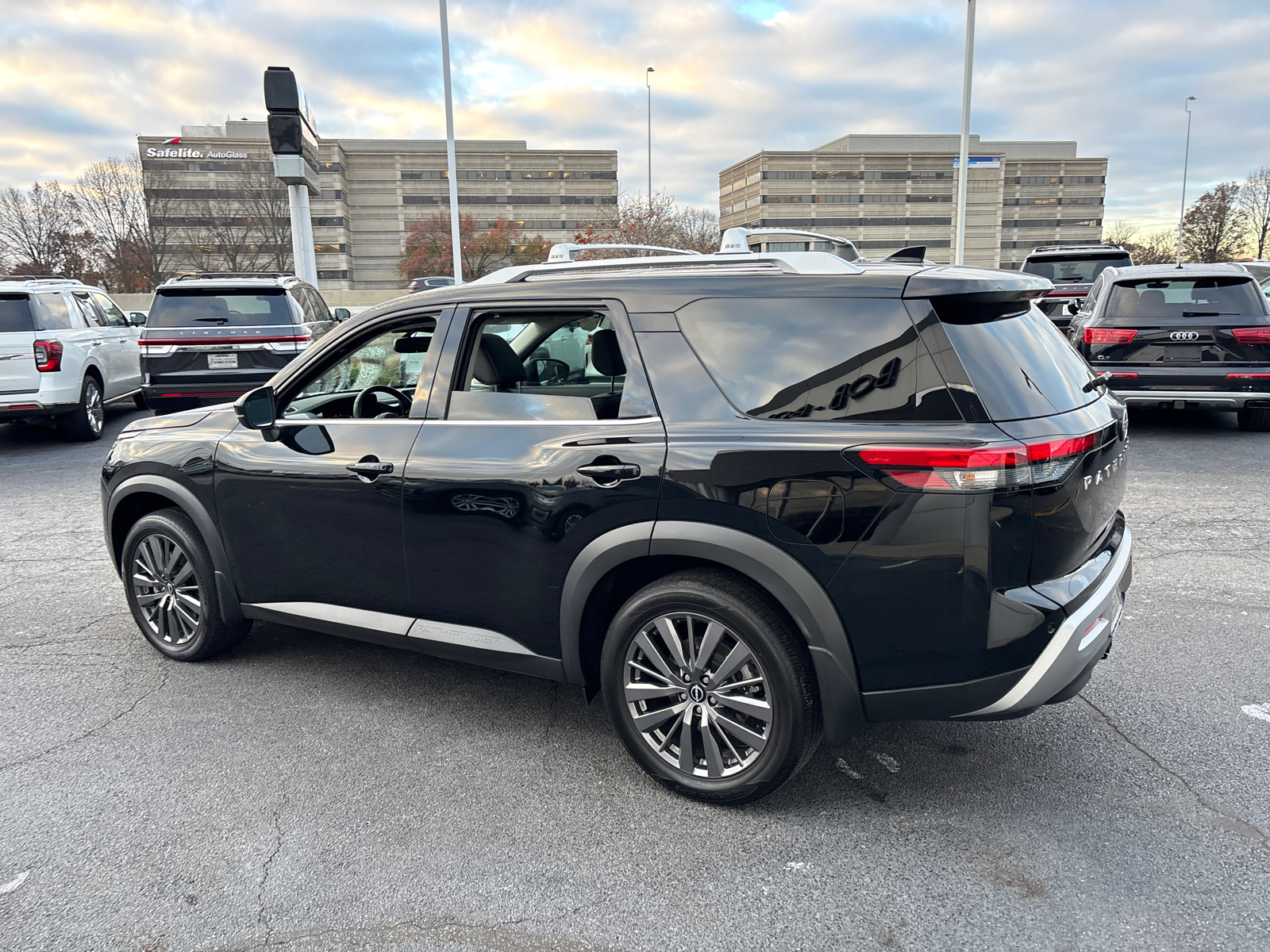 2022 Nissan Pathfinder SL 5