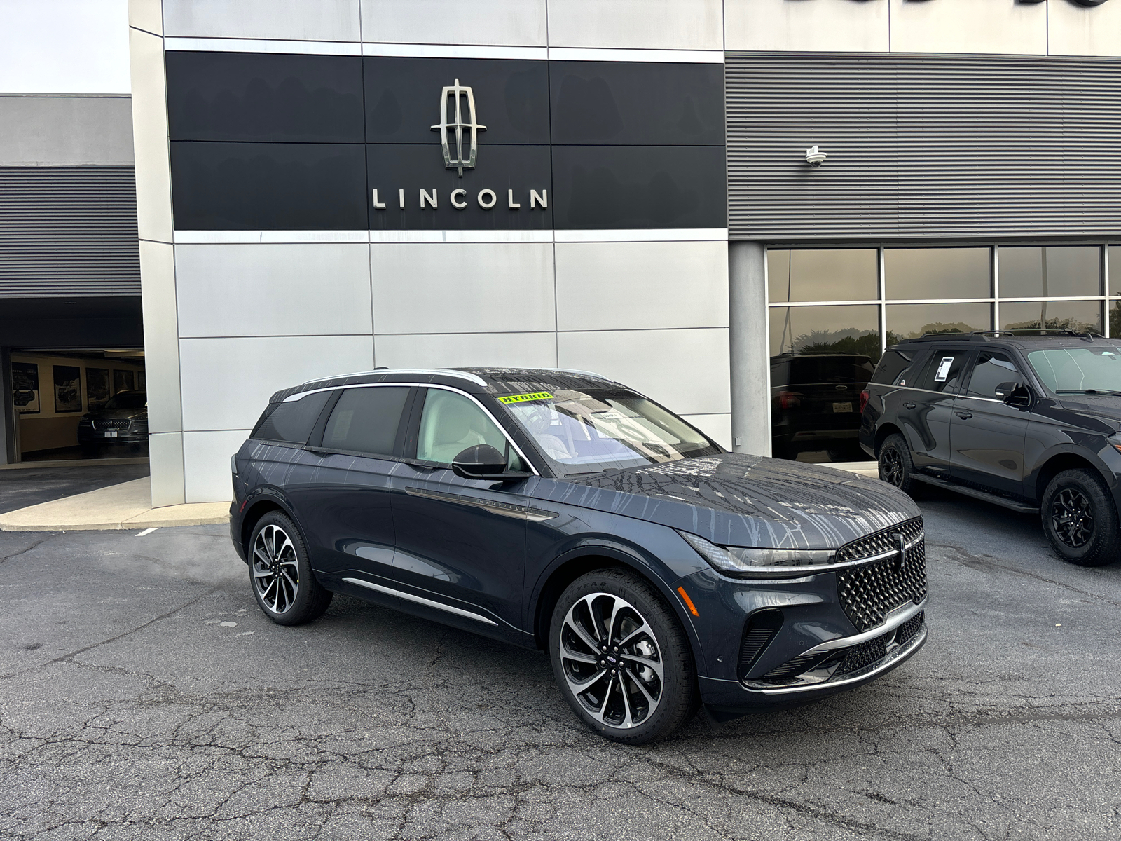 2024 Lincoln Nautilus Black Label 1