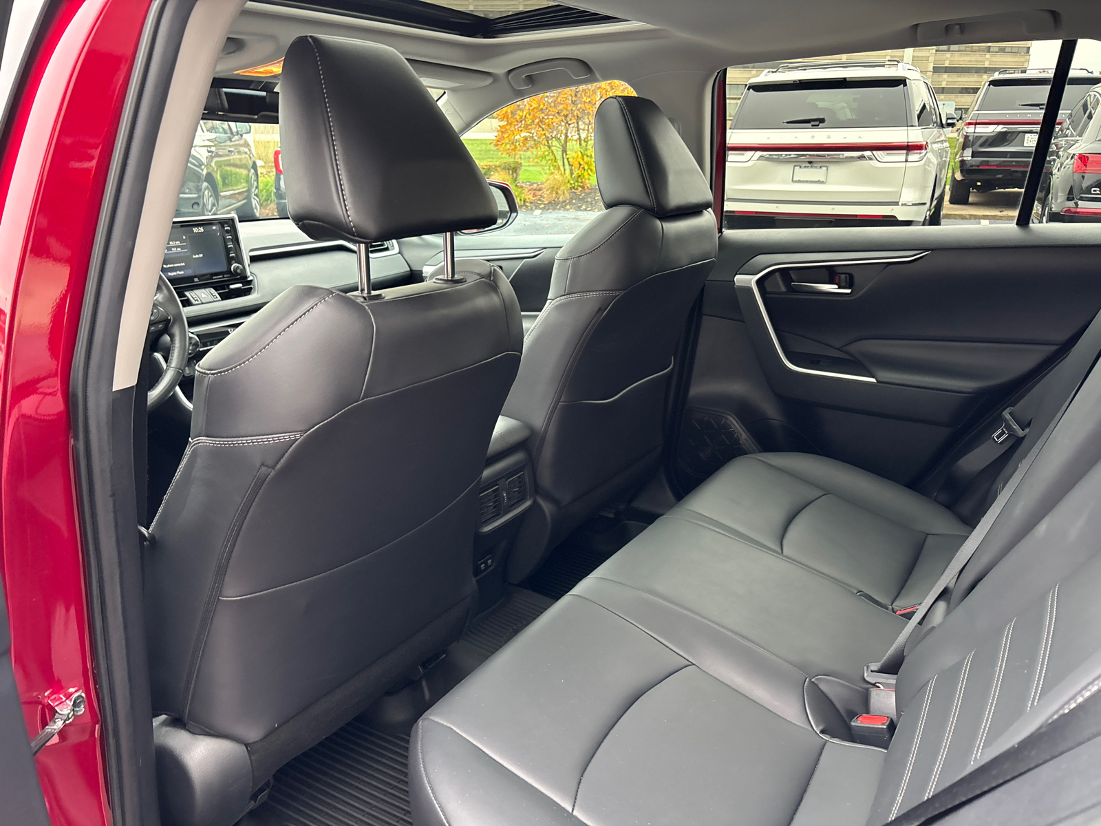 2019 Toyota RAV4 XLE Premium 28