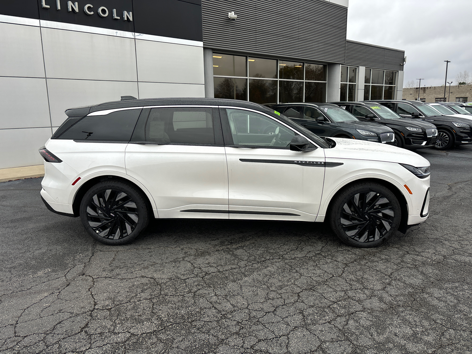 2024 Lincoln Nautilus Black Label 8