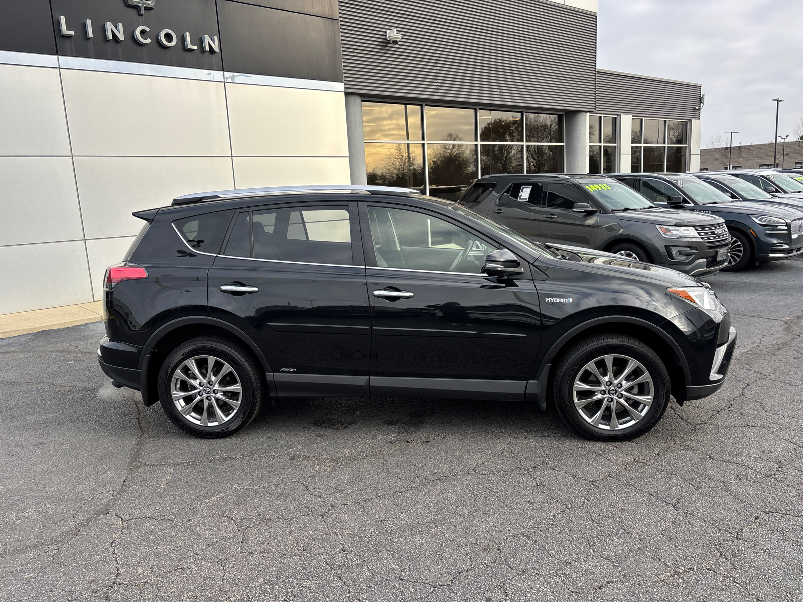 2016 Toyota RAV4 Hybrid Limited 8