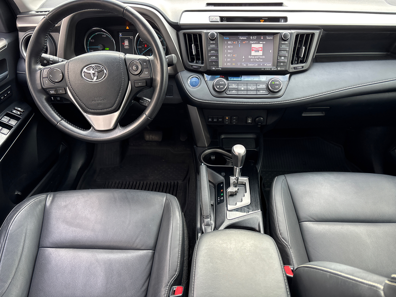 2016 Toyota RAV4 Hybrid Limited 28