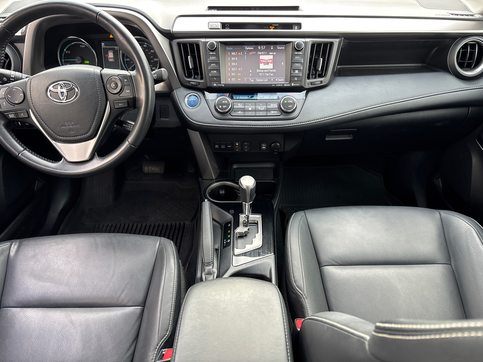 2016 Toyota RAV4 Hybrid Limited 29